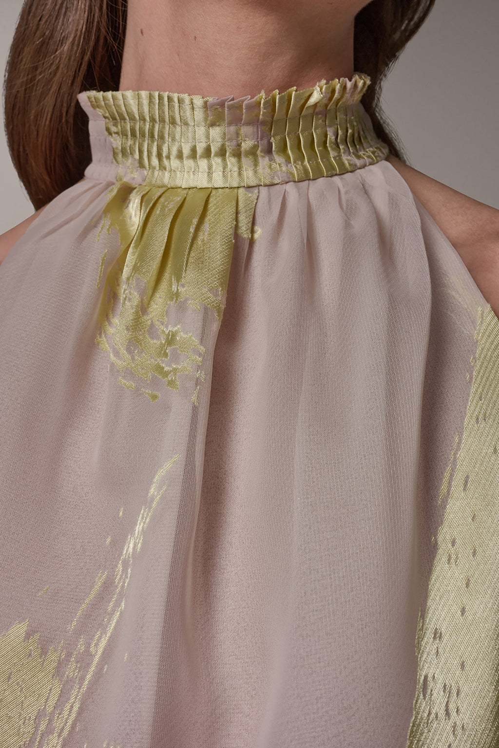 SLEEVELESS METALLIC BRUSHSTROKE BLOUSE