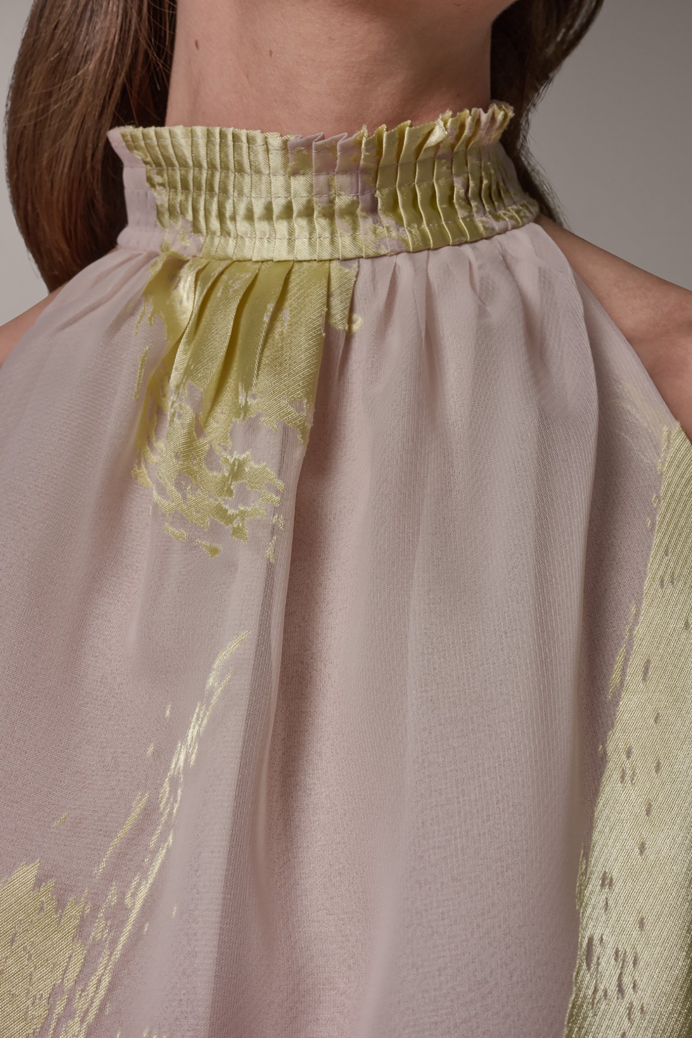 SLEEVELESS METALLIC BRUSHSTROKE BLOUSE