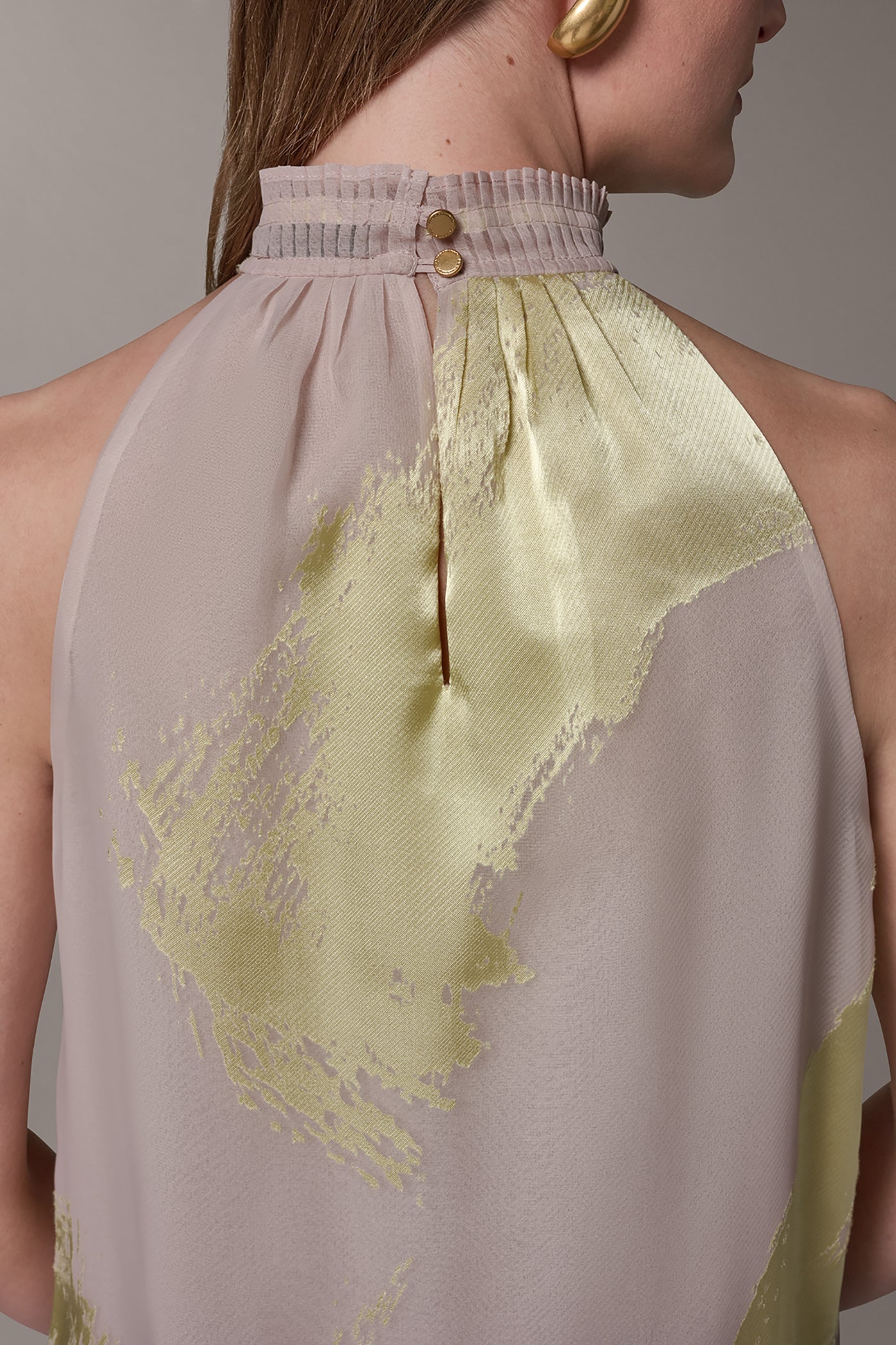 SLEEVELESS METALLIC BRUSHSTROKE BLOUSE