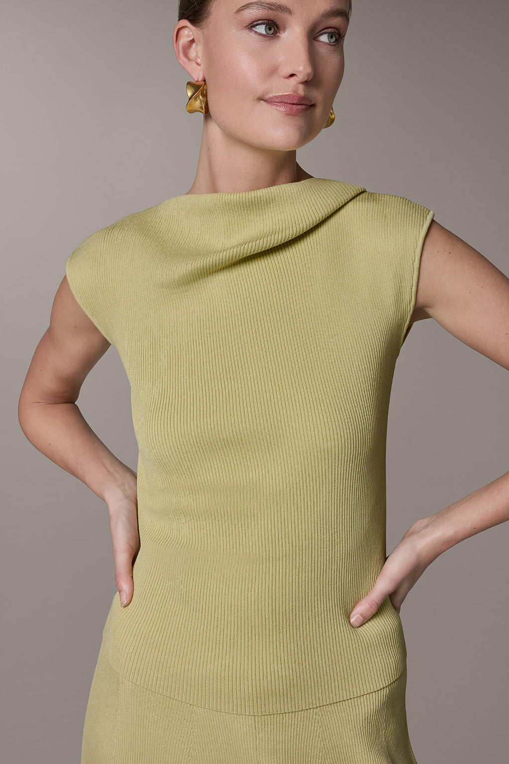 SLEEVELESS ASYMMETRIC BOATNECK SWEATER