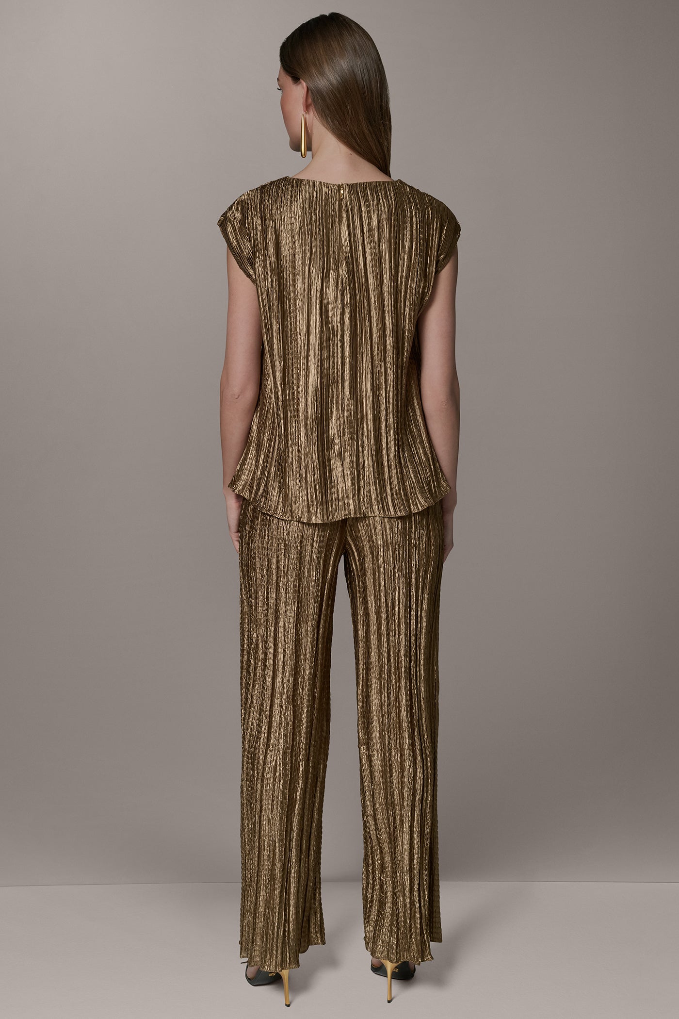 SLEEVELESS METALLIC PLEAT BLOUSE