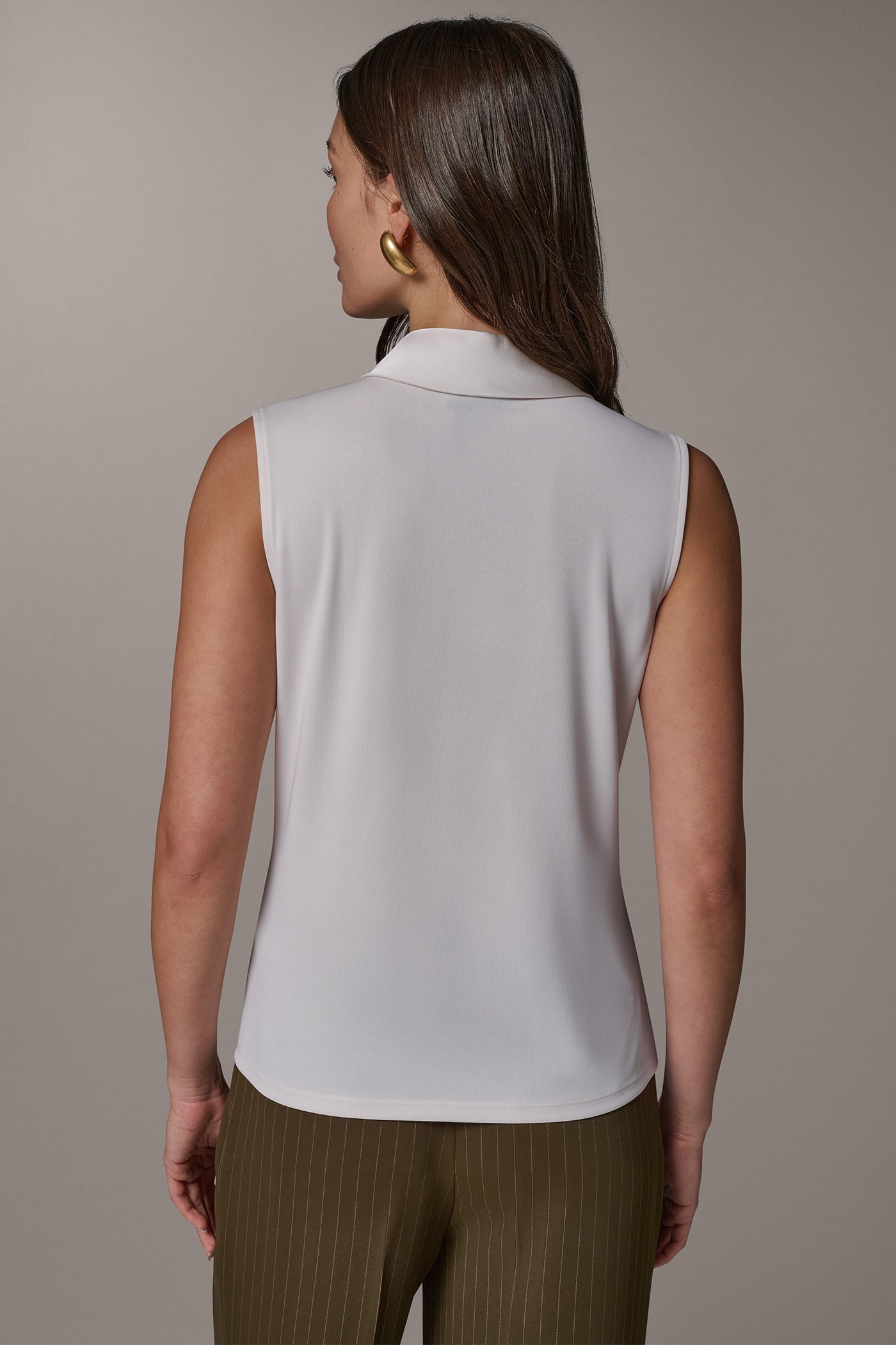 SLEEVELESS SCARF-NECK BLOUSE
